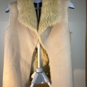 LOFT Reversible Faux Fur Shearling Vest – Neutral Beige